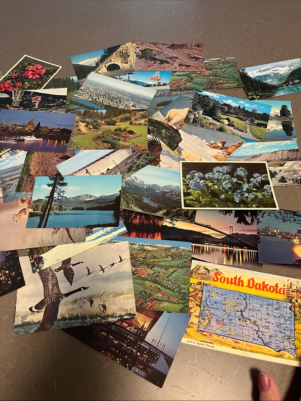 Vtg postcards unused - Canadian, USA and other landmarks 60 cards
